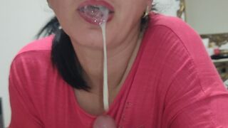 Mature MILF Sloppy Blowjob and Massive Cum Load in Her Mouth