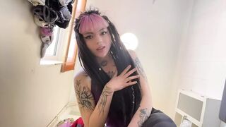 I Am Your Giant Mistress